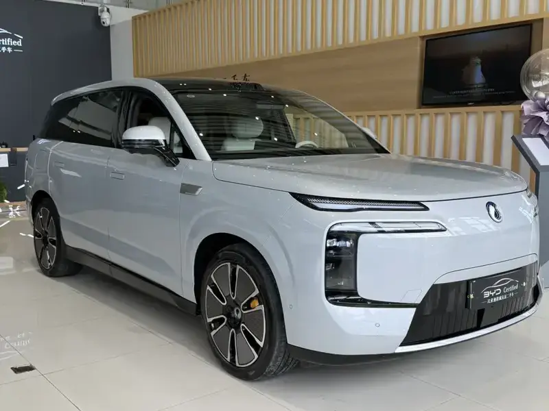 2025 Denza N8L с пробегом 14 100 км