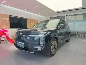 2025 Denza N8L с пробегом 8 600 км