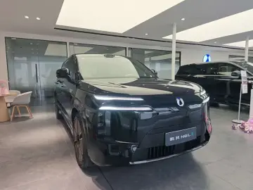 2025 Denza N8L с пробегом 8 600 км