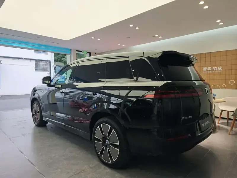 2025 Denza N8L с пробегом 8 600 км