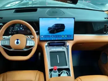 2026 Denza N8L с пробегом 200 км
