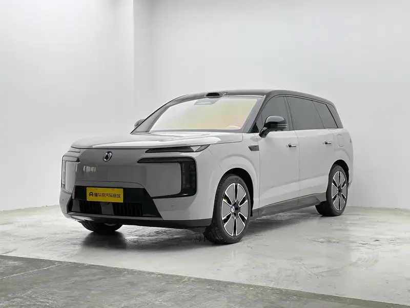 2025 Denza N8L с пробегом 12 400 км