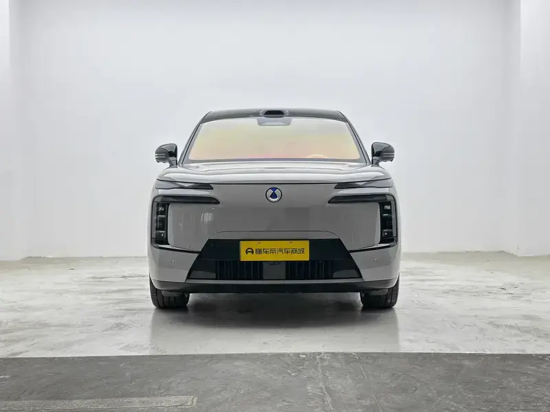 2025 Denza N8L с пробегом 12 400 км