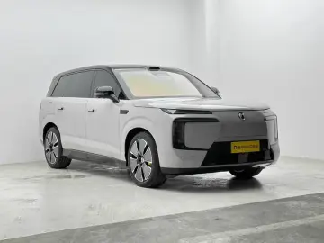 2025 Denza N8L с пробегом 12 400 км