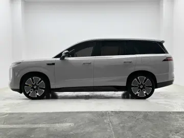 2025 Denza N8L с пробегом 12 400 км