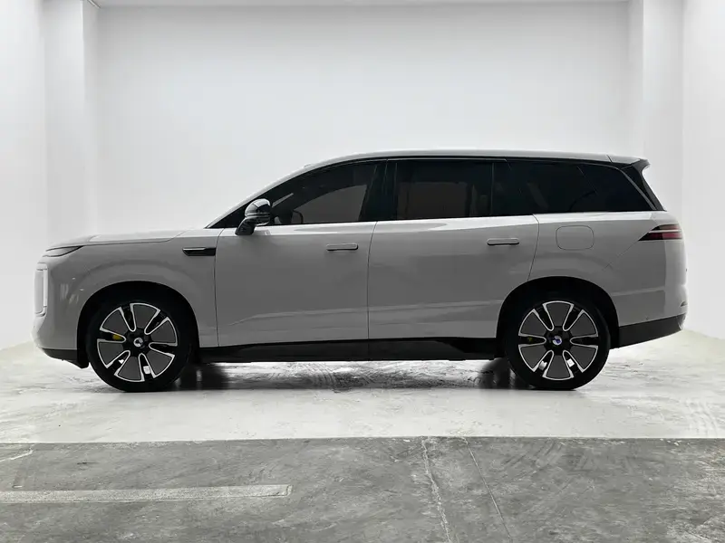 2025 Denza N8L с пробегом 12 400 км