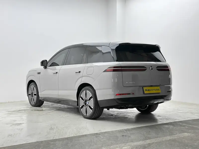 2025 Denza N8L с пробегом 12 400 км