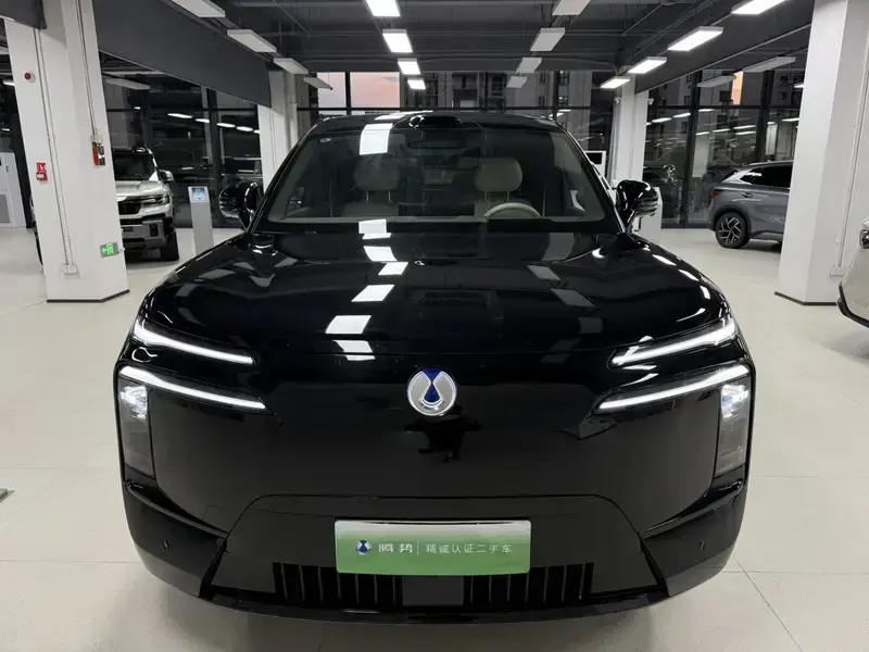 2025 Denza N8L с пробегом 15 000 км