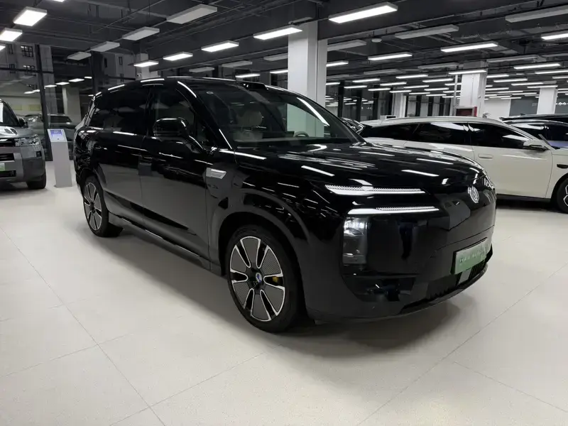 2025 Denza N8L с пробегом 15 000 км