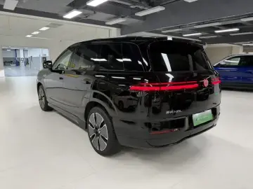 2025 Denza N8L с пробегом 15 000 км
