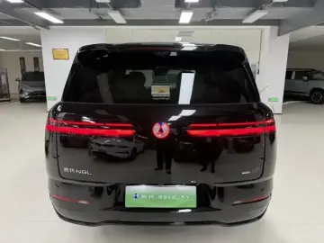 2025 Denza N8L с пробегом 15 000 км