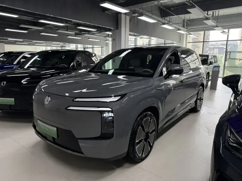 2025 Denza N8L с пробегом 11 600 км