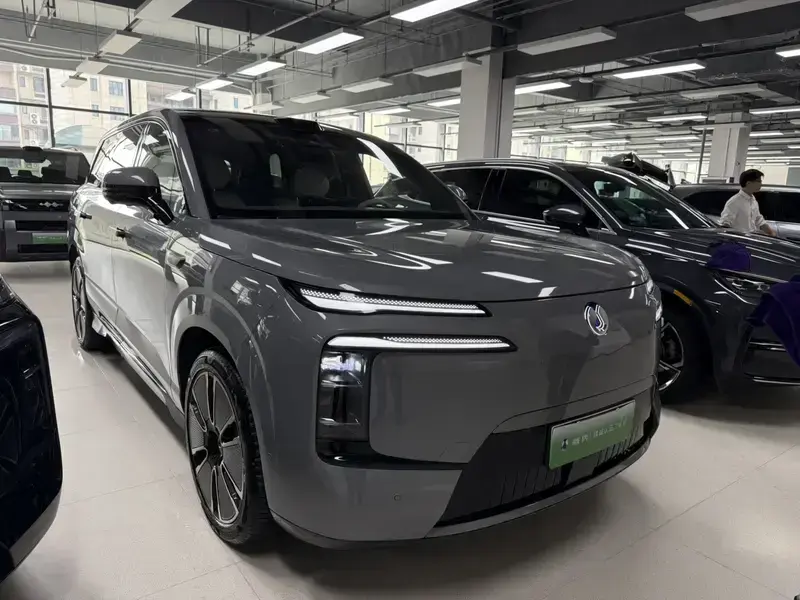 2025 Denza N8L с пробегом 11 600 км