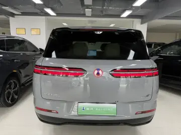 2025 Denza N8L с пробегом 11 600 км