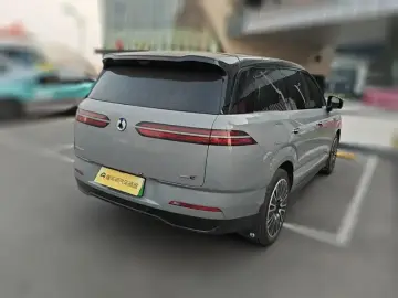 2025 Denza N8L с пробегом 16 500 км