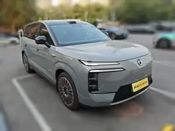 2025 Denza N8L с пробегом 16 500 км