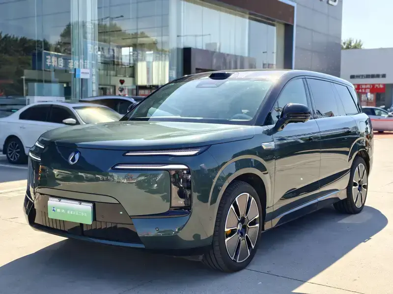 2025 Denza N8L с пробегом 23 000 км
