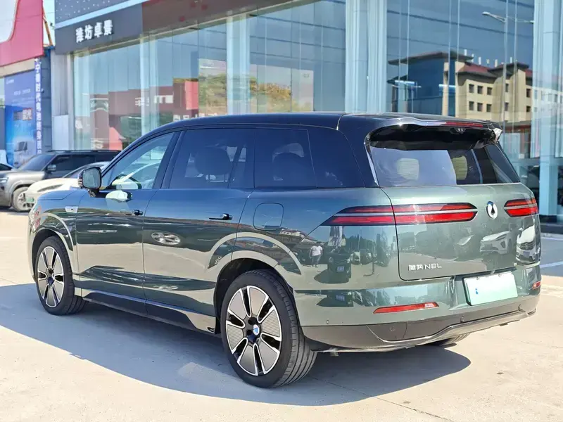 2025 Denza N8L с пробегом 23 000 км