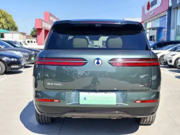 2025 Denza N8L с пробегом 23 000 км