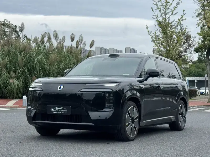 2025 Denza N8L с пробегом 19 200 км