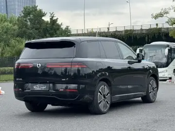 2025 Denza N8L с пробегом 19 200 км
