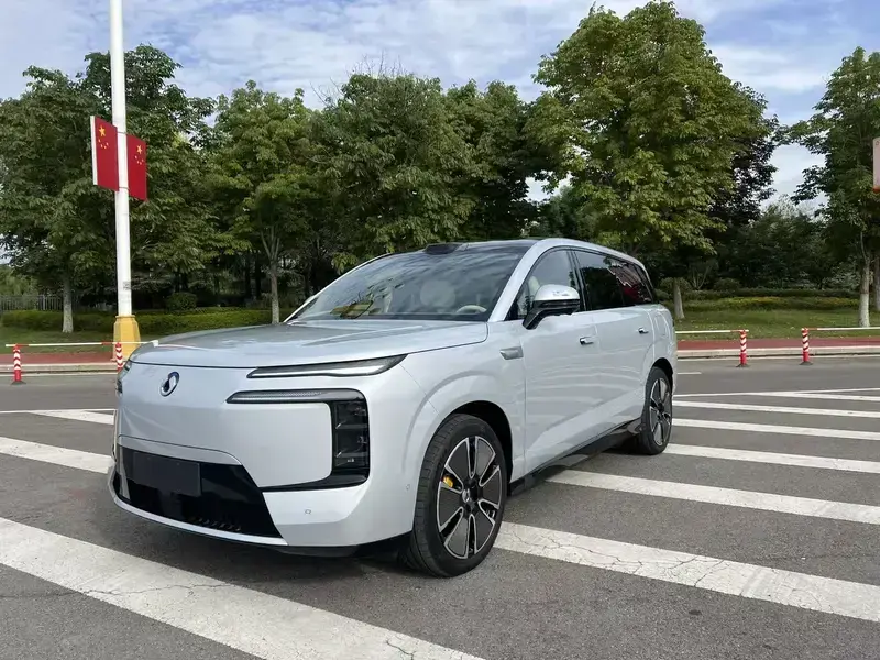 2025 Denza N8L с пробегом 13 000 км