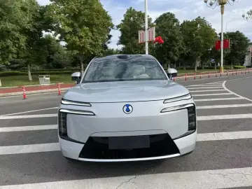 2025 Denza N8L с пробегом 13 000 км