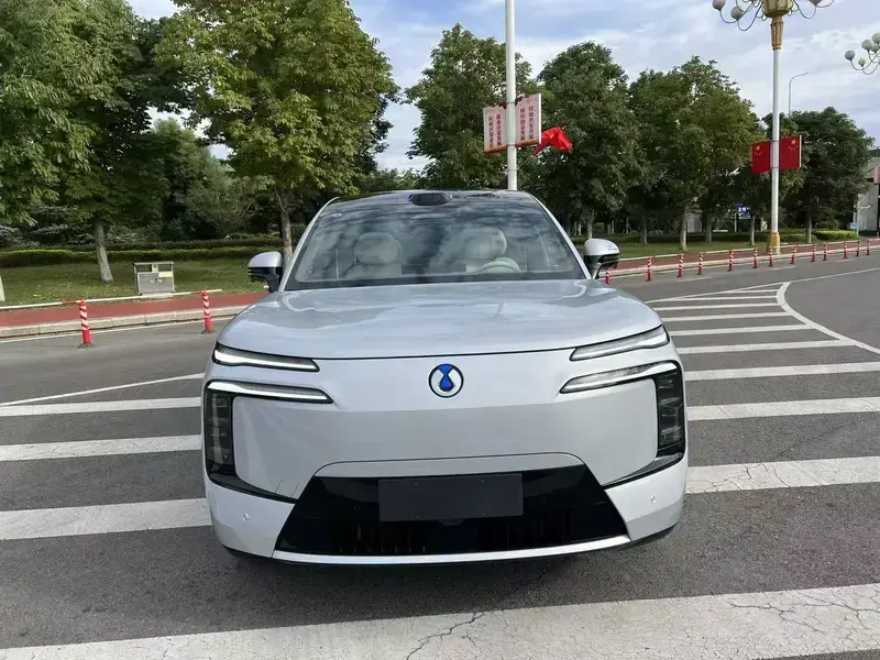 2025 Denza N8L с пробегом 13 000 км