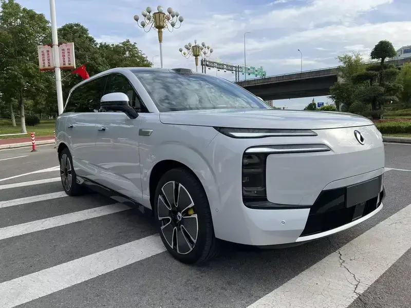 2025 Denza N8L с пробегом 13 000 км