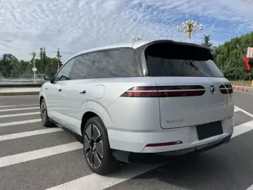 2025 Denza N8L с пробегом 13 000 км