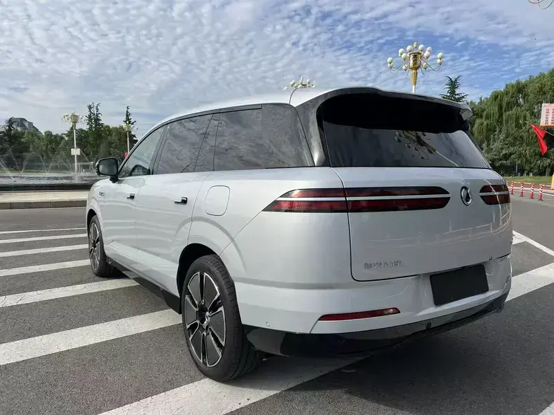 2025 Denza N8L с пробегом 13 000 км