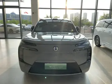 2025 Denza N8L с пробегом 7 800 км