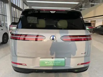 2025 Denza N8L с пробегом 7 800 км