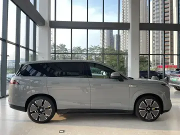 2025 Denza N8L с пробегом 7 800 км