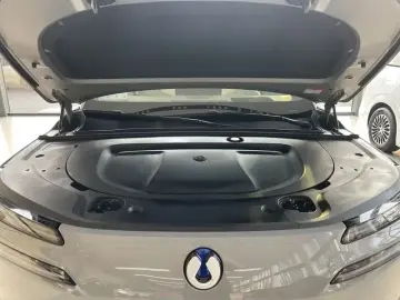 2025 Denza N8L с пробегом 7 800 км