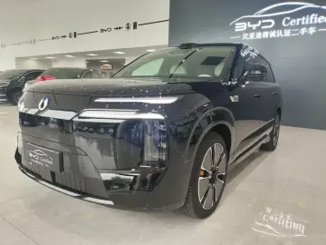 2025 Denza N8L с пробегом 10 800 км