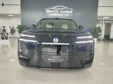 2025 Denza N8L с пробегом 10 800 км