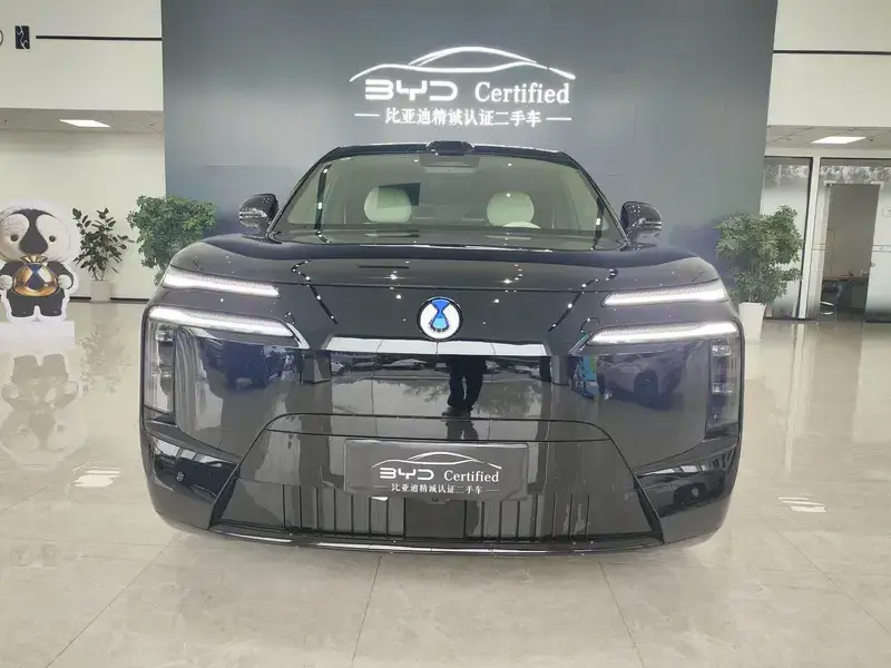 2025 Denza N8L с пробегом 10 800 км