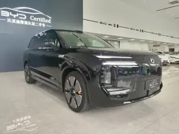 2025 Denza N8L с пробегом 10 800 км