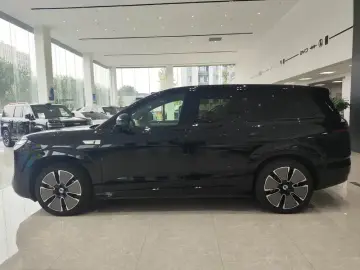 2025 Denza N8L с пробегом 10 800 км