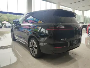 2025 Denza N8L с пробегом 10 800 км