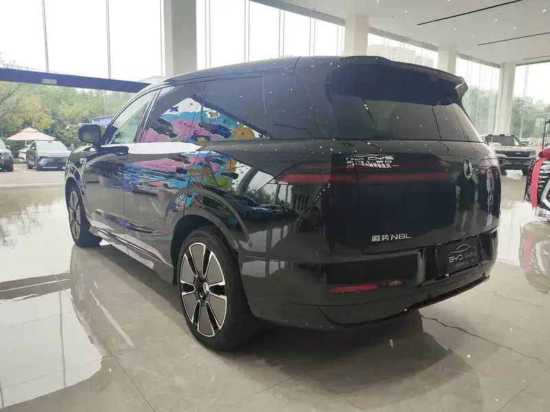 2025 Denza N8L с пробегом 10 800 км