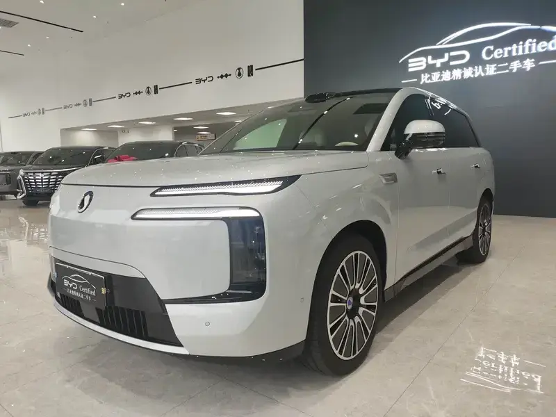 2025 Denza N8L с пробегом 6 500 км