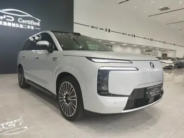 2025 Denza N8L с пробегом 6 500 км