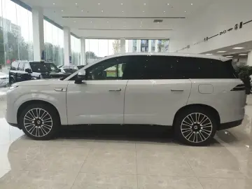 2025 Denza N8L с пробегом 6 500 км