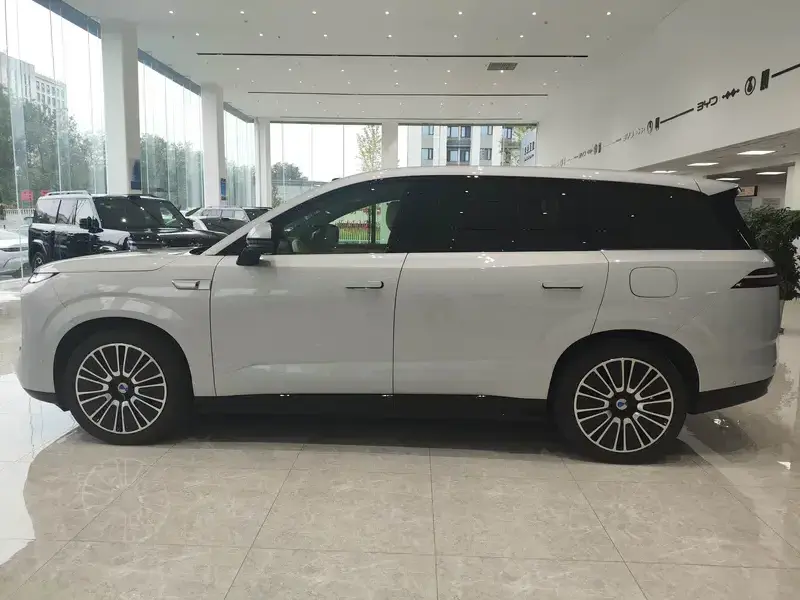 2025 Denza N8L с пробегом 6 500 км