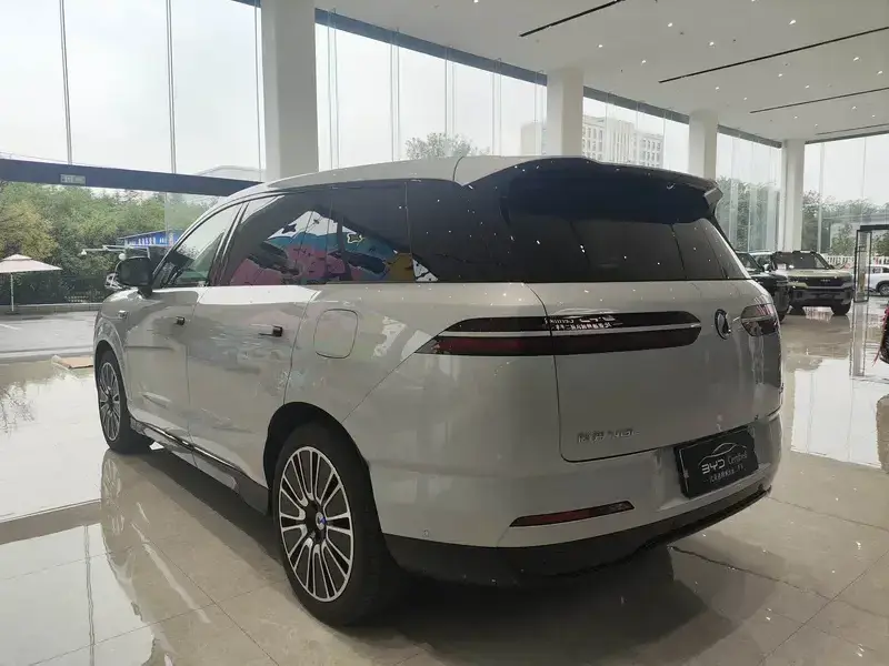 2025 Denza N8L с пробегом 6 500 км