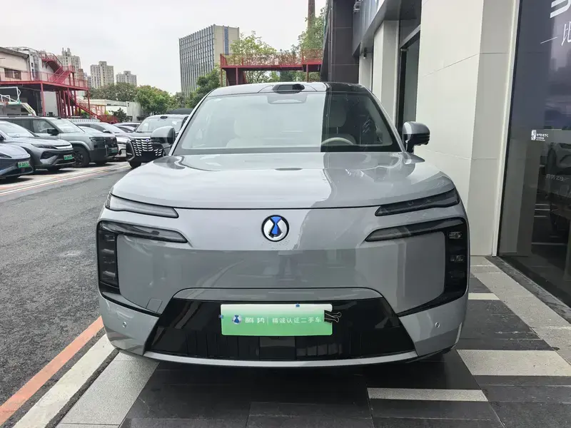 2025 Denza N8L с пробегом 8 600 км
