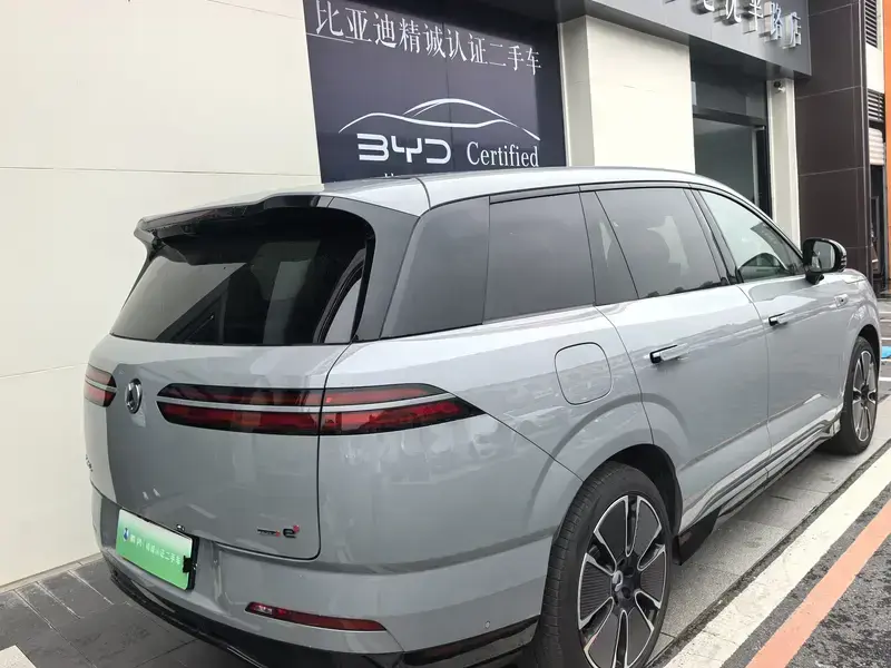 2025 Denza N8L с пробегом 8 600 км