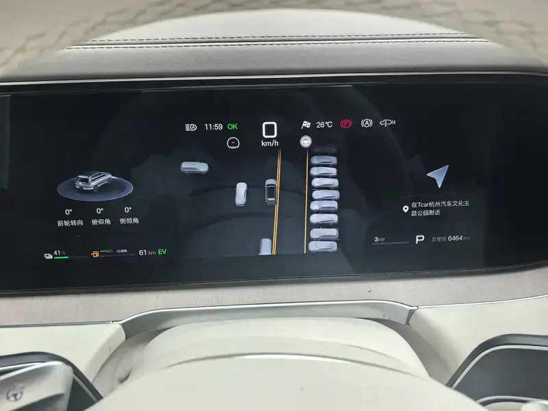 2025 Denza N8L с пробегом 8 600 км